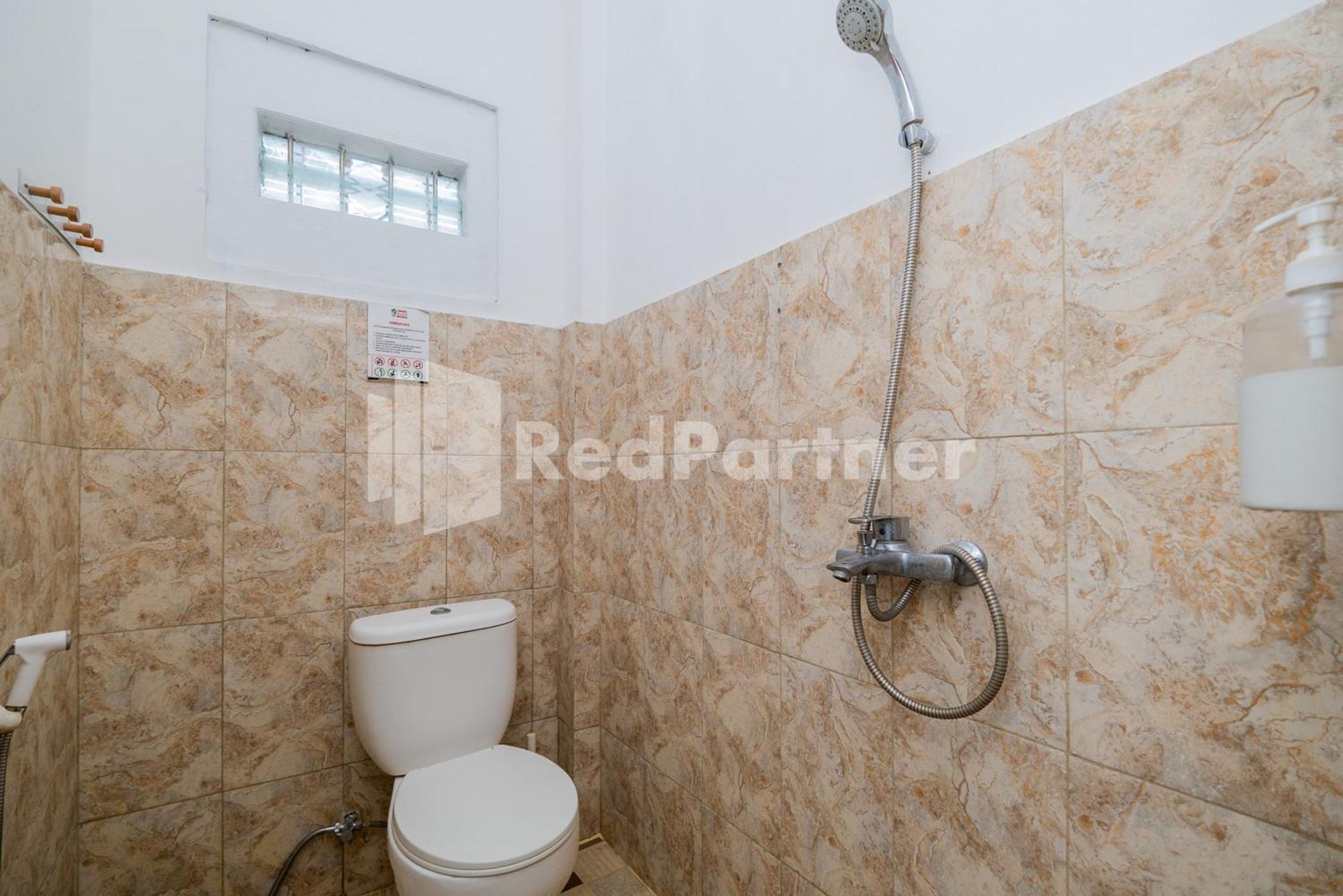 Omah Kalimosodo Mitra Reddoorz Near Stasiun Malang Kota Baru Hotel Exterior photo