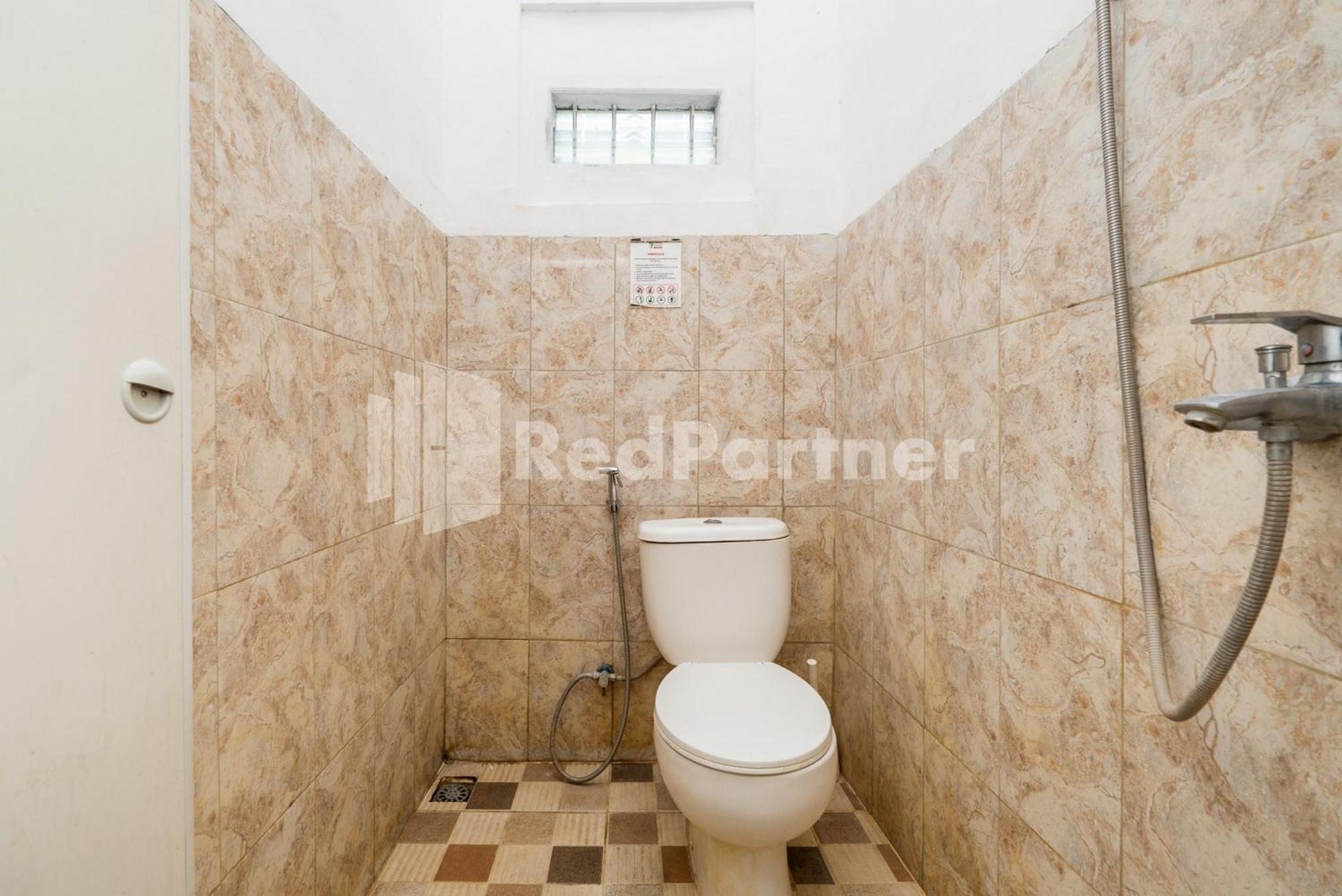 Omah Kalimosodo Mitra Reddoorz Near Stasiun Malang Kota Baru Hotel Exterior photo